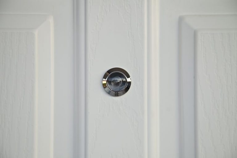 Instalación de mirillas digitales y ojos mágicos en Santiago